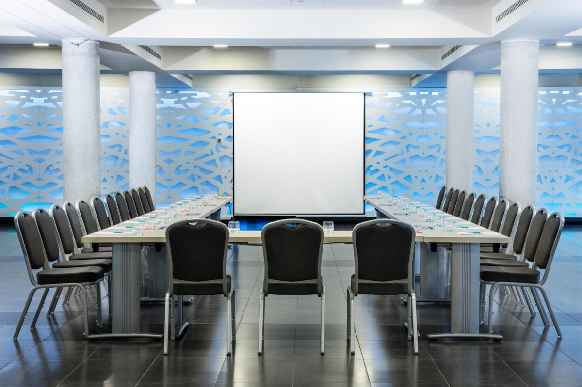 Meeting tables, Conference chairs
