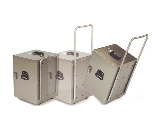 Room service hot boxes with extendable handles