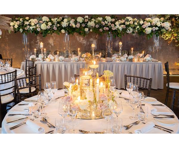 Faldones color marfil para mesa de boda / faldones para mesa principal (Manor House Lindley)